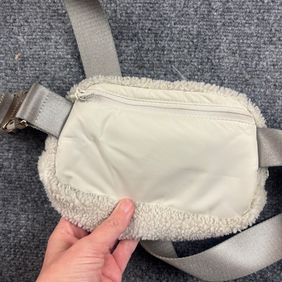 LULULEMON Light Ivory Fleece Sherpa Everywhere Belt Bag One Size - Picture 3 of 12